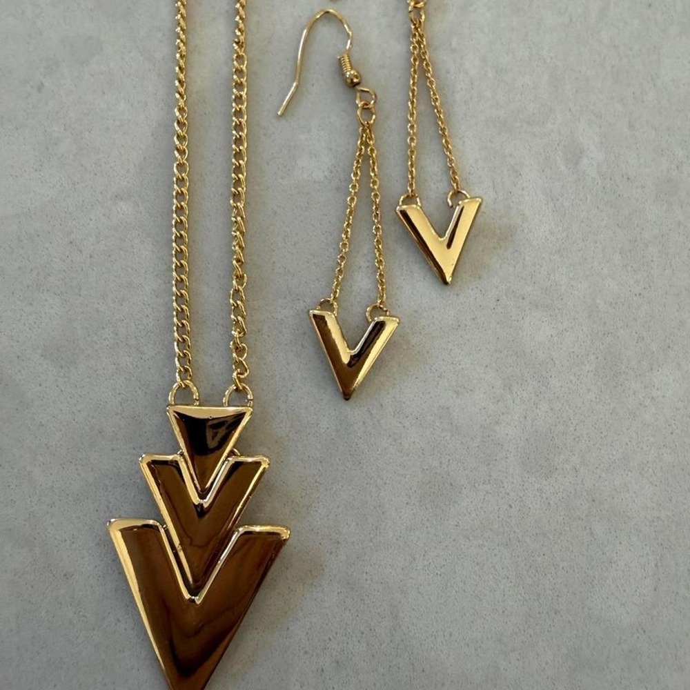 Gold‎ Tone Geometric Arrow Pendant Necklace & Dangle Earrings Jewelry Set